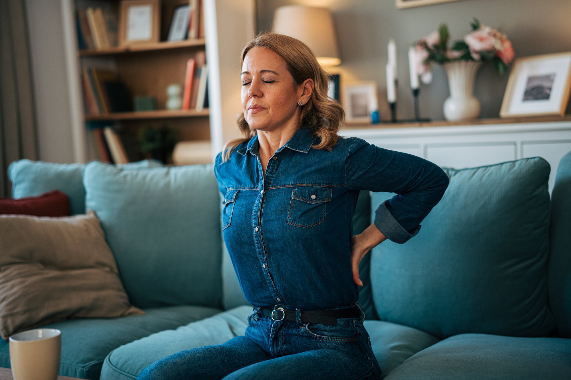 Woman in a gym with knee pain for newsletter on CBG (cannabigerol) for soreness and discomfort.